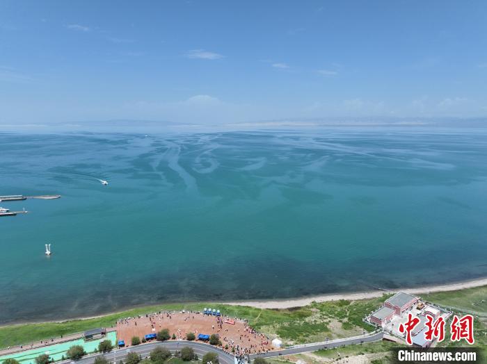 仲夏時節“高原藍寶石”青海湖美景引全國游客打卡